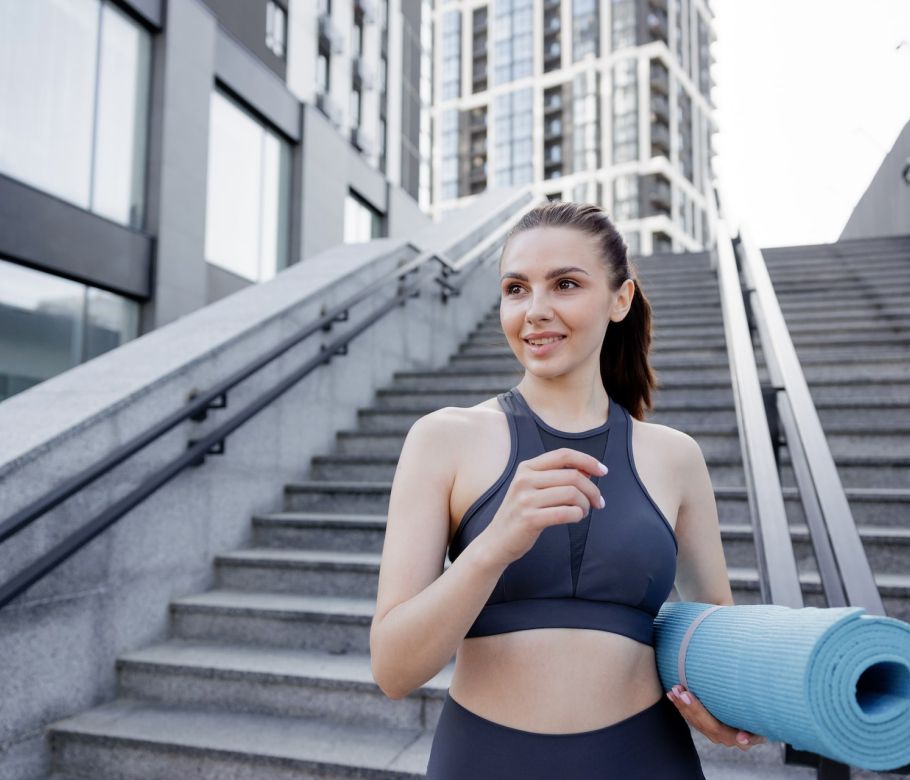 急いでRYT500の取得を目指す女性