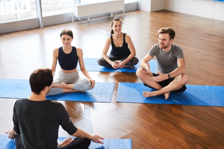 ヨガのワークショップを開催するRYT500ヨガインストラクター